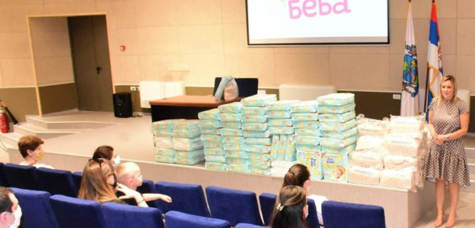 Podeljeno još 69 bebi paketa u okviru akcije “Zemunska beba”